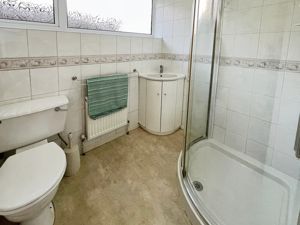 Shower room- click for photo gallery